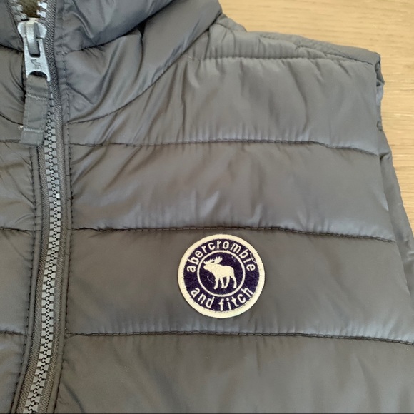 Abercrombie Kids charcoal puffer vest XL / 16 - Picture 2 of 7